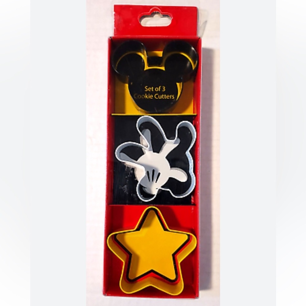 DISNEY ⭐️ set of 3 cookie cutters